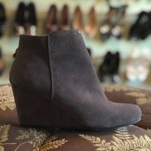 🆕Sporto Studio Crystal gray wedge booties